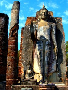  Standing buddha at Wat Taphan Hin