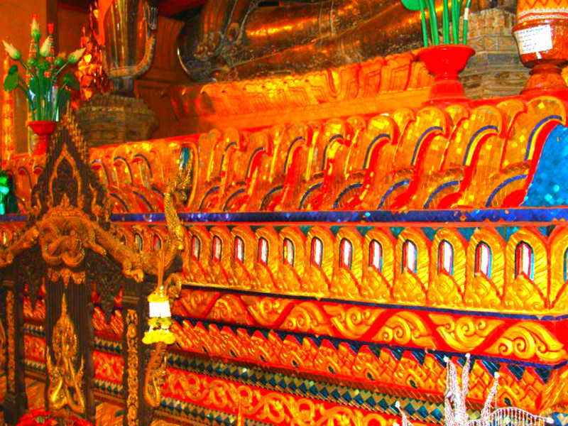  Fine decorations at Ongtue temple
