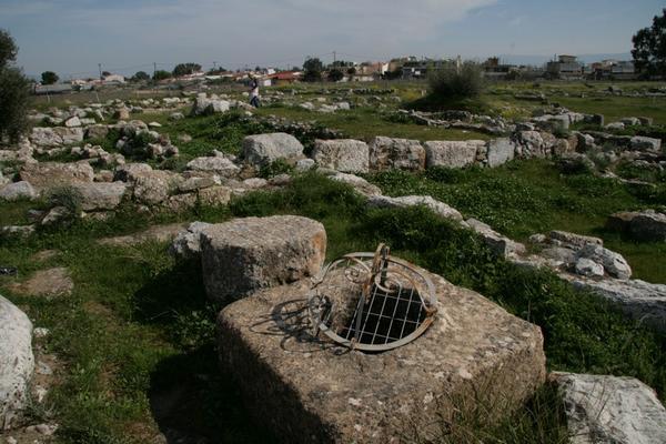 theliving quarters of Eretria with modern town in the background