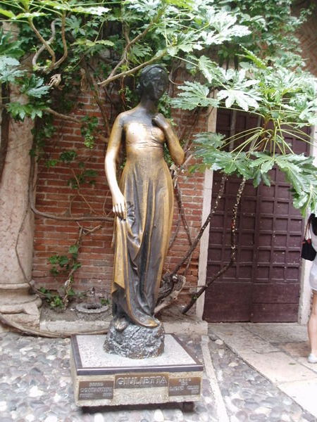 Statue of Juliet