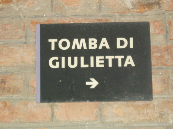 Juliet's tomb - gullible tourists this way