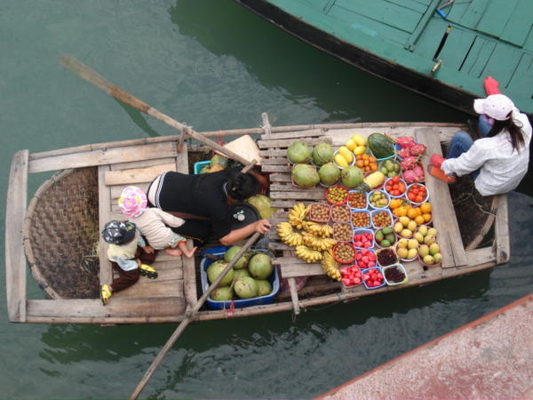 Boat people selling fruit 