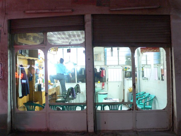 barber in the Kashan bazaar