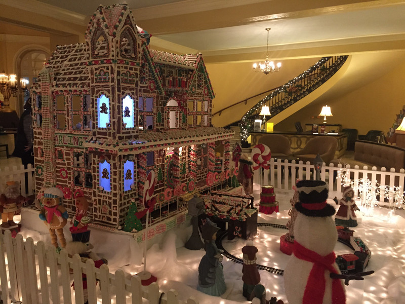Gingerbread house in Arlington Hotel (2)