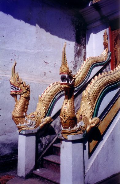 Chiang Mai wat Doi Suthep dragons