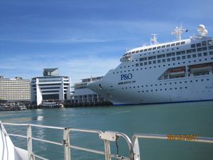 P+O Cruise ship