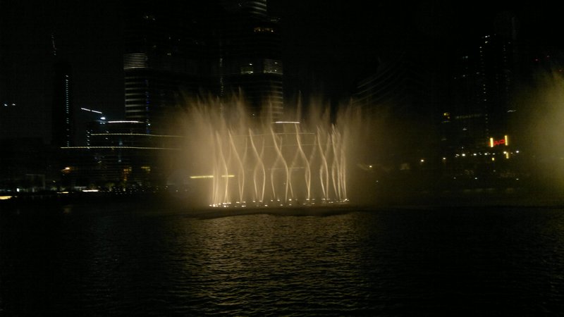 Burj Khalifa and Fountains (2)