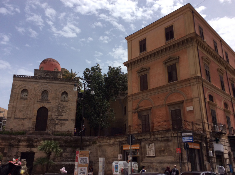 Along the streets in Palermo 