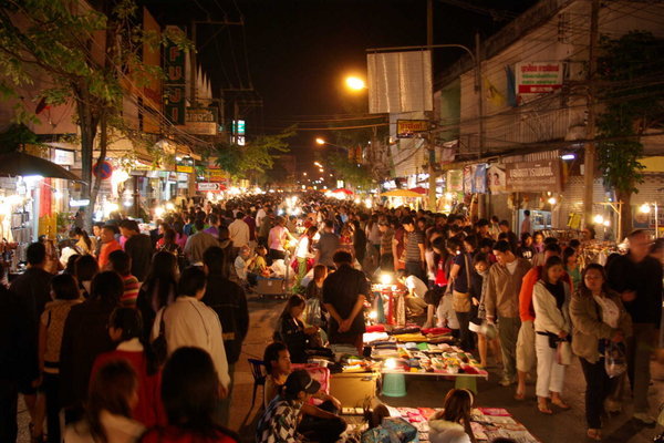 Overview of the Chiang Mai Sunday night market
