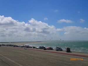 1000 Kite and wind surfers 