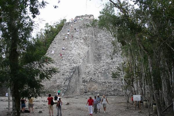 Copa, Nohoch Mul  - mit 42 Meter Hoehe eine der hoechsten Pyramide, die die Maya´s bauten