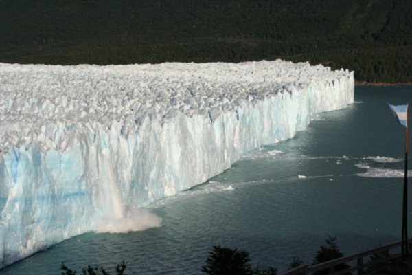 Der gewaltige Perito Merito Gletscher eine bis zu 70 Meter hohe Eiswand