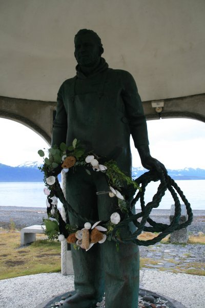 The Mariner himself adorned in a wreath