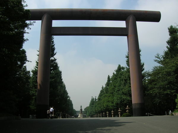 Grande torii au temple Yasukuni-jinja!