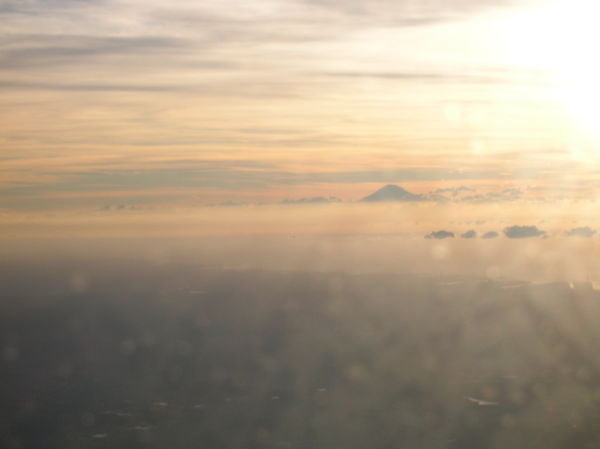 On voit le mont Fuji de notre avion!
