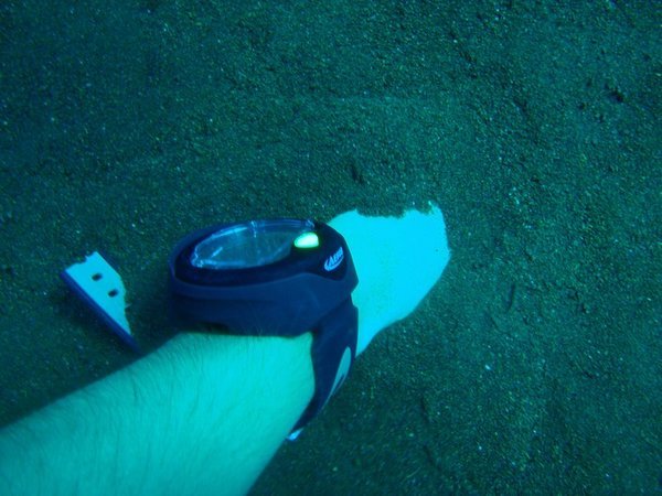 Warming up my hand in some hot underwater volcano sand!