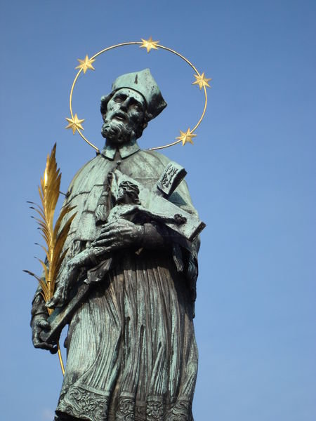Statue of the confessor