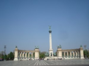 Budapest - Heroes' square (HÅ‘sÃ¶k tere) - with the Millennium Monument.