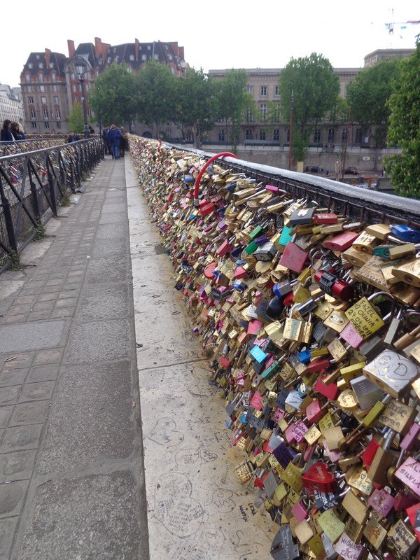 Love locks at Pont Neuf