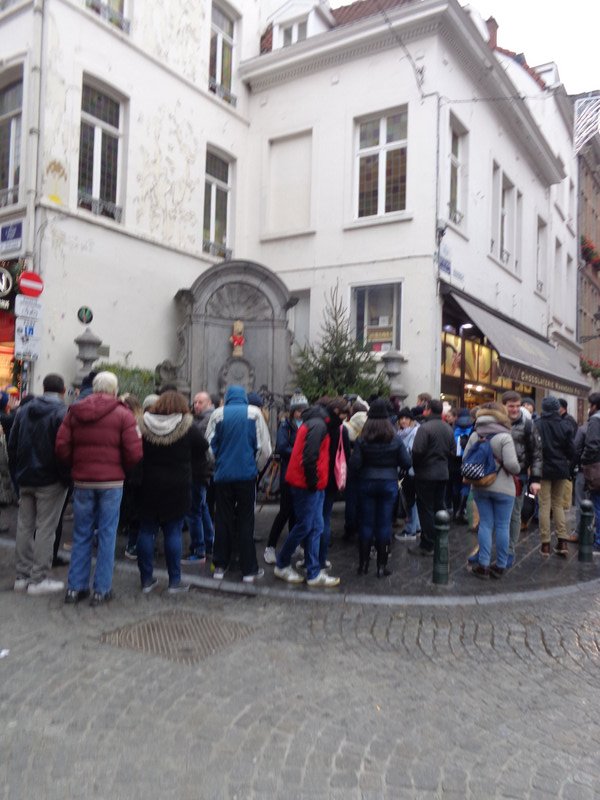 Tourists galore for Manneke Pis