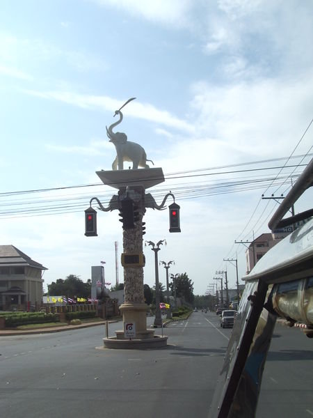 Elephantesque traffic lights