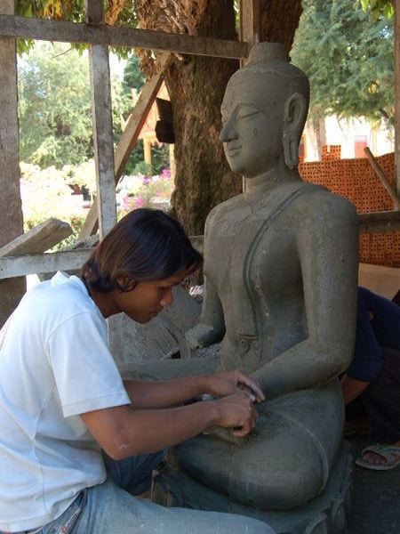 T-shirted man creates new Buddha statue