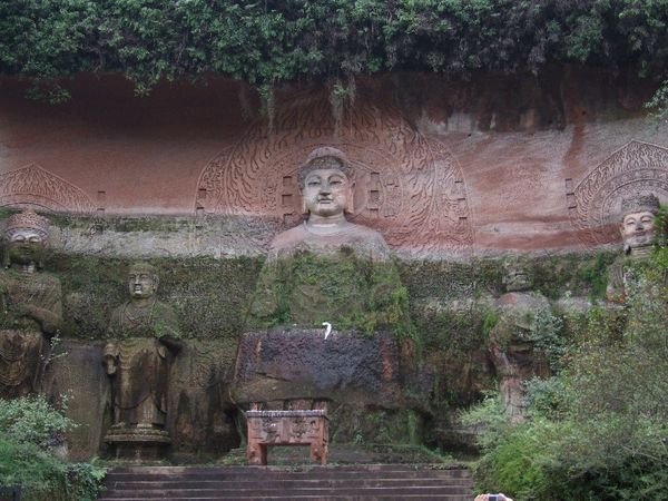 Buddhas in a row