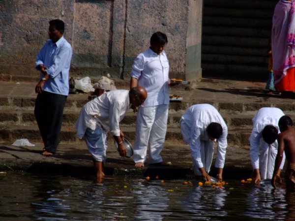 Worshippers at Ramkund