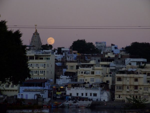 Moon rises over Udaipur