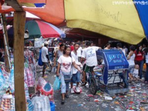 Market close to Manila harbour