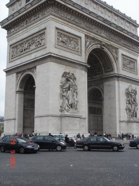 An accident at the Arc de Triomphe