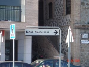 A Spanish version of the 'All Directions' sign!