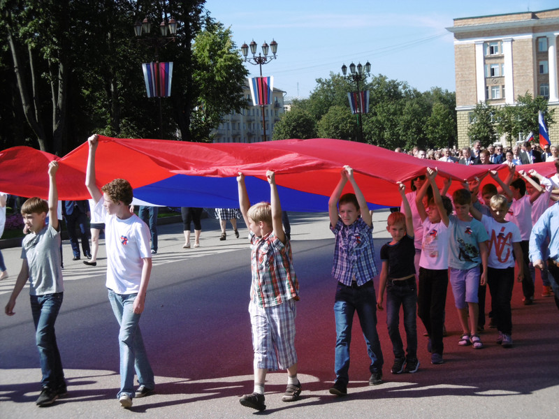 Giant Russian flag for Flag Day