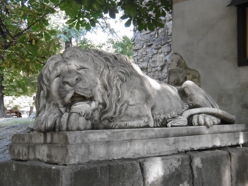 Marble lion outside 'Gunpowder Tower'