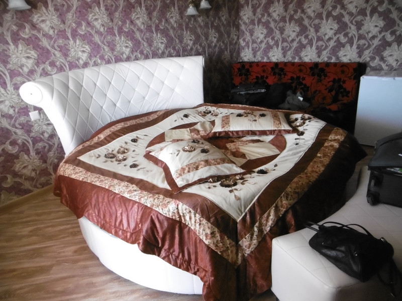Circular bed, Edemi Hotel, Kutaisi