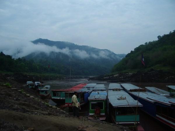 Early morning mist - Pak Beng