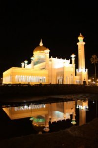 Omar Ali Saifuddien Mosque at night