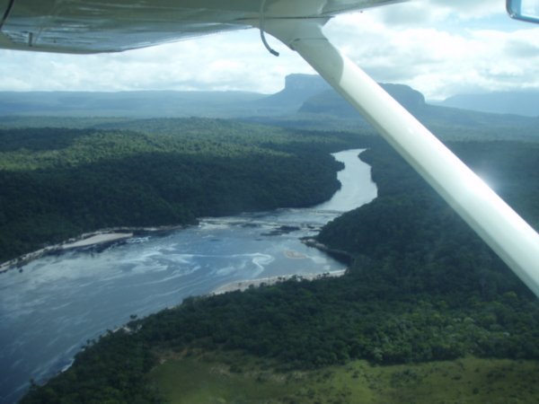 flying to Canaima