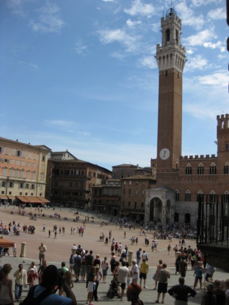 Looking across at Palazzo Pubblico