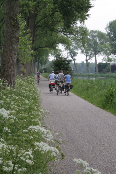 Bikeways north of Bruges