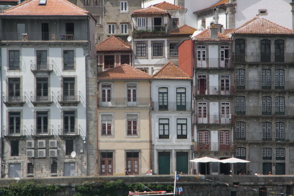 Riverfront homes, Porto