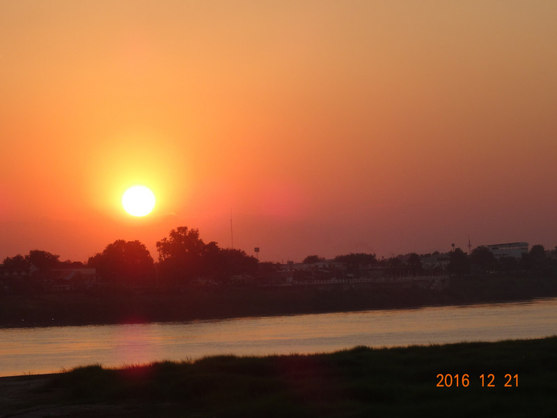 Couché de soleil sur le Mekong à Vientiane