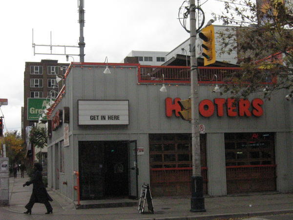 Hooters, Toronto
