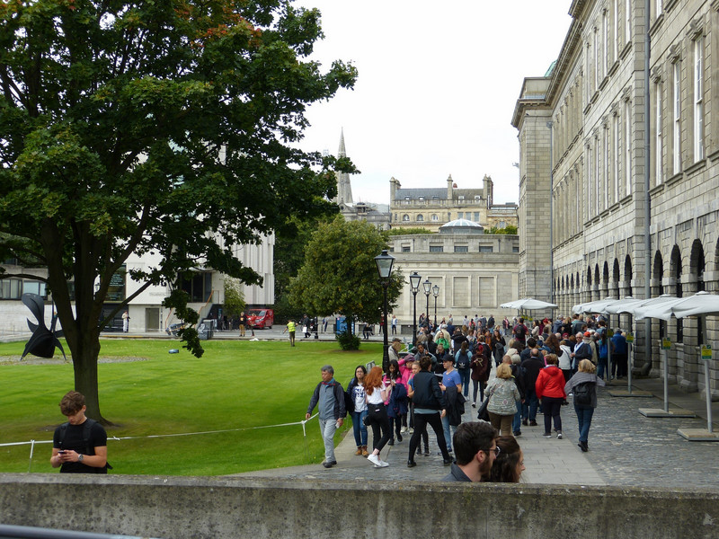Trinity College - lange wachtrij bibliotheek en het Book of Kells