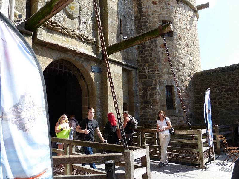 Mont-Saint-Michel, ingang langs een valbrug