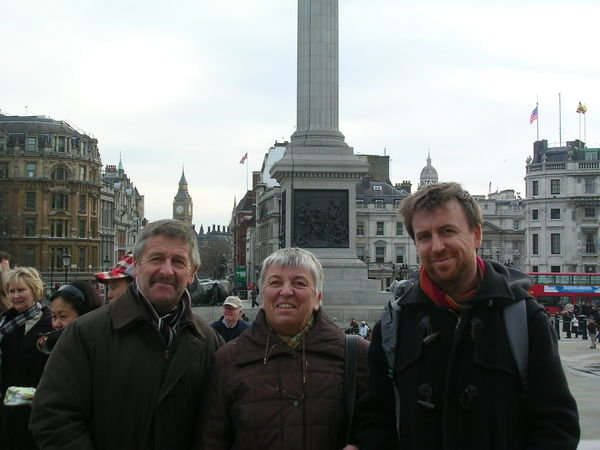Tous les trois a Trafalgar Square