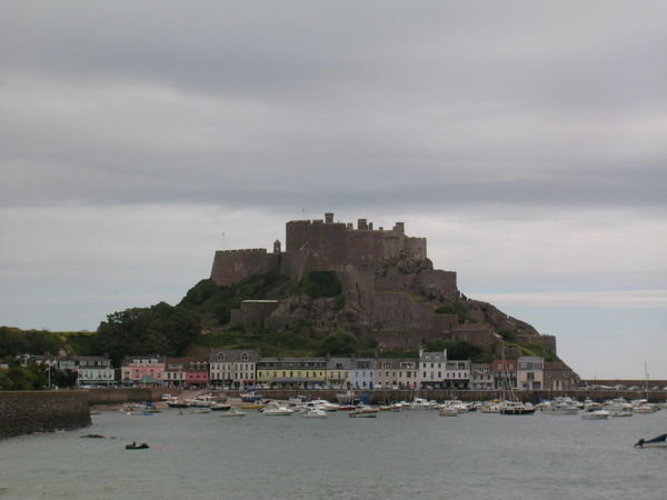 Le chateau de Jersey, vu du bateau
