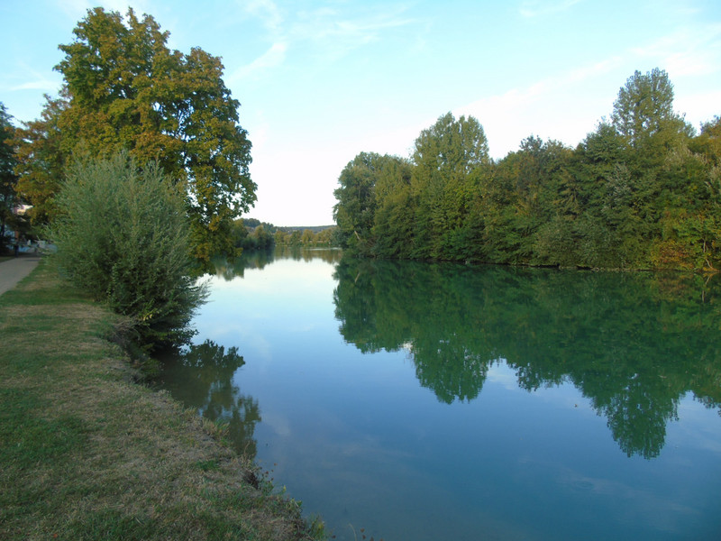 Evening reflection on the Marne