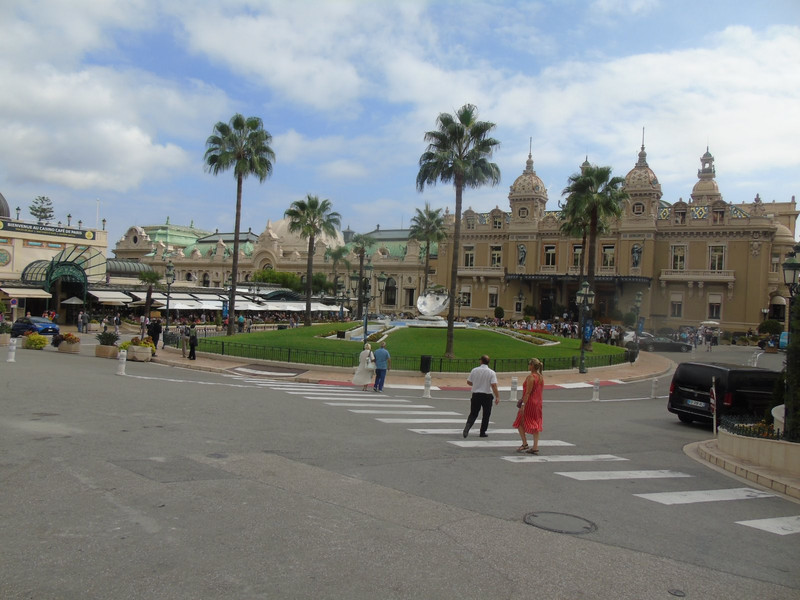 Casino Monte – Carlo on the right and Café du Paris on the left