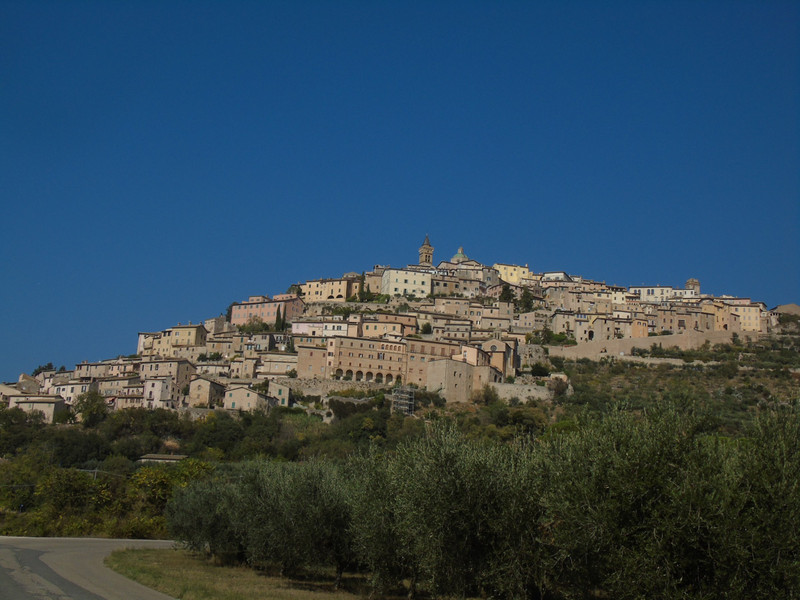 The drive up to Trevi
